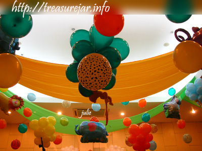 birthday party balloons decoration. safari theme alloon decor